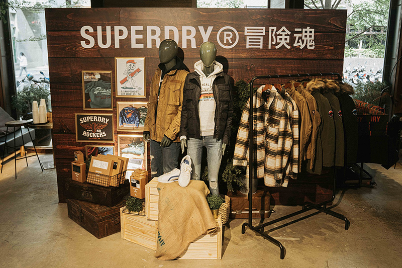 【車勢星聞】Superdry推出『有機棉』、『再生材質』、『純素鞋履』三大永續發展系列商品,期盼在創造時尚潮流的同時,重視地球永續發展議題。(圖:品牌提供)