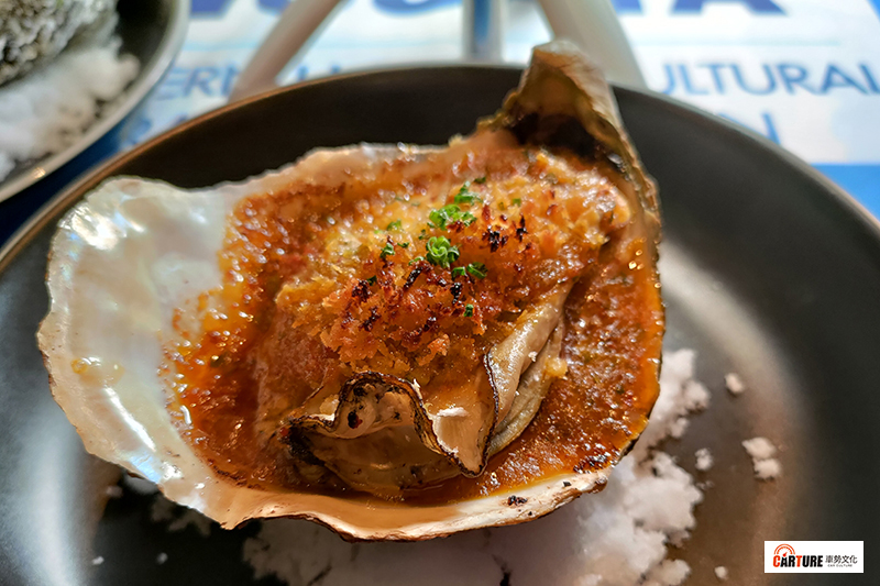 Muchoyaki推出「印象美西美食週」期間限定菜色–西雅圖焗烤生蠔。
