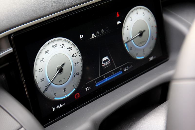 10.25吋數位儀表採用開放式設計。