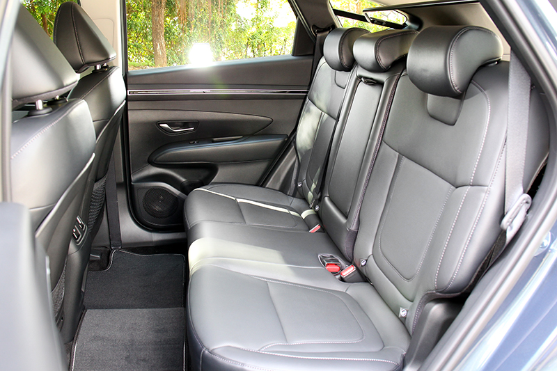 受惠於2,755mm軸距後座擁有相當寬敞的環境。