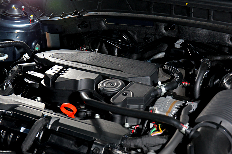搭載的1.6升渦輪引擎具有180hp/27kgm輸出。