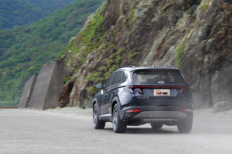 歐系調性的設定讓Tucson L過濾坑洞有舒適的感受。