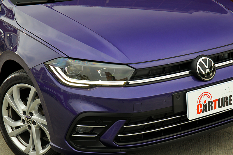 水箱護罩造型有改外也配備連貫式LED燈。