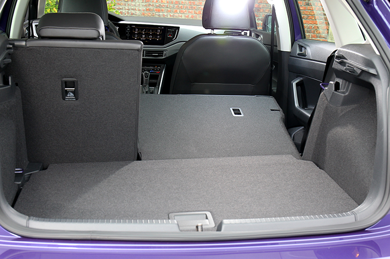 行李廂容積為351~1,508公升。