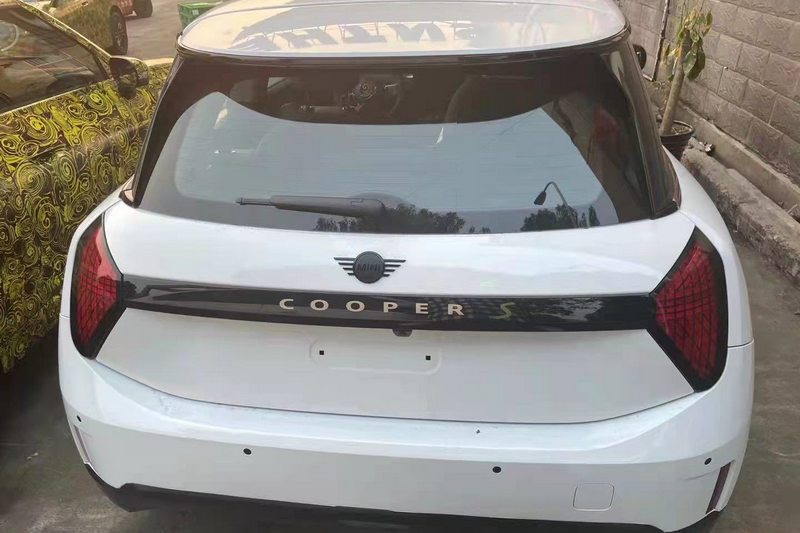 但尾燈造型兩組圖片有著截然不同設計。(圖片來源 Greg Kable)