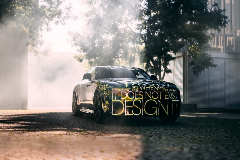 據了解Spectre會搭載具有600hp輸出的iX M60動力系統。