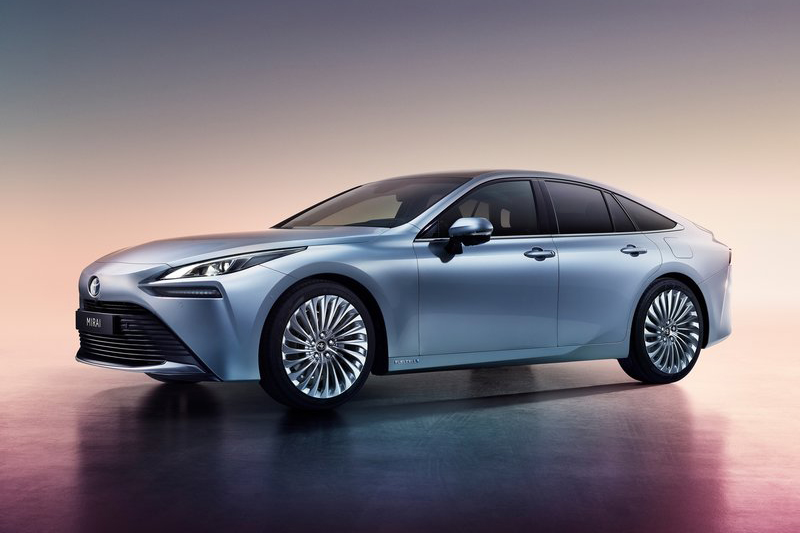 TOYOTA MIRAI至今已邁入第二世代,堪稱量產氫燃料電池的模範車款。