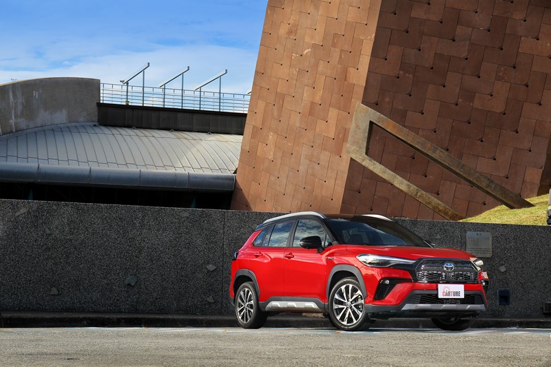 和泰汽車不僅積極引進油電複合動力產品,同時也將HYBRID拓展至像是COROLLA CROSS等暢銷車型上。