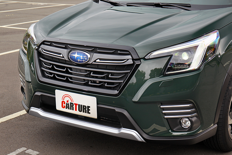 水箱護罩盾型輪廓更鮮明,保險桿飾條與霧燈造型都有進行修改。