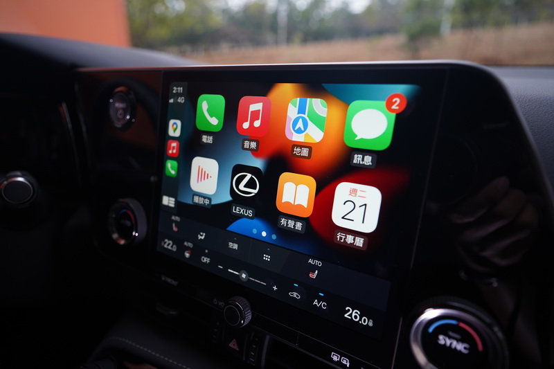 9.8吋螢幕可透過與智慧手機的連接啟動Apple Carplay及Android Auto