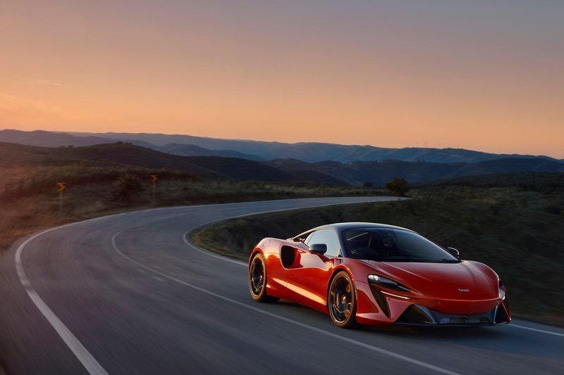 又一晶片短缺受災戶,McLaren Artura交車延到2022年7月