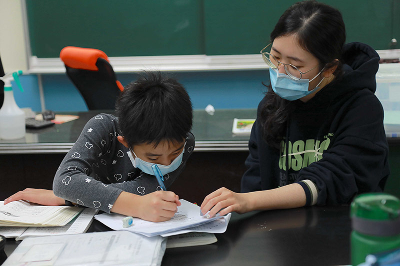 許多自博幼基金會課輔班畢業的孩子,得以完成大學學業,擁有經濟獨立的能力,進而脫離貧窮循環。
