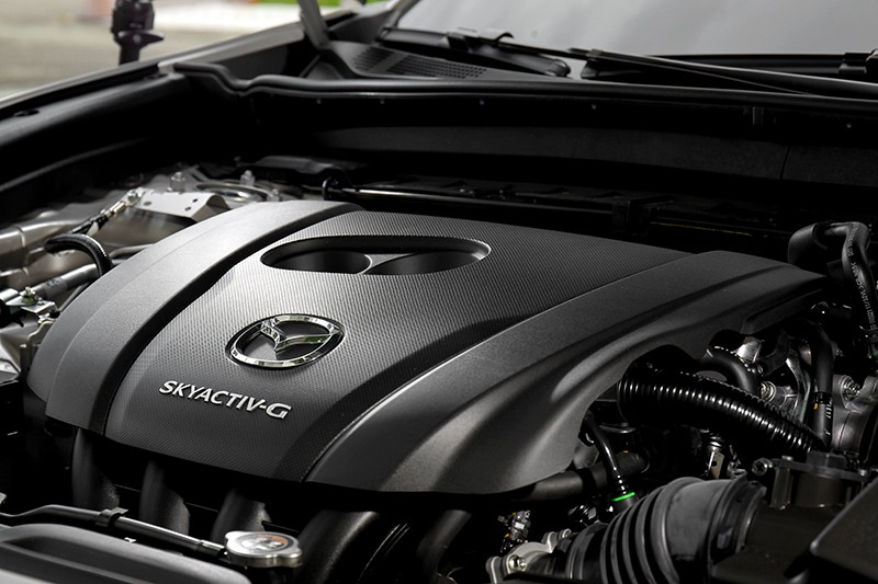 2.0升Skyactiv-G可發揮165hp與21.7kg-m峰值輸出,並搭配六速手自排變速系統。