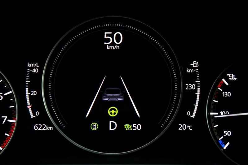 透過全速域巡航模式車道維持輔助系統(CTS)與全速域主動車距控制巡航系統(MRCC)，CX-30因而得以實現Level 2駕駛輔助的輕鬆與安全。