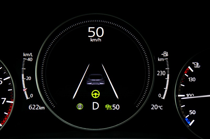 透過全速域巡航模式車道維持輔助系統(CTS)與全速域主動車距控制巡航系統(MRCC),CX-30因而得以實現Level 2駕駛輔助的輕鬆與安全。