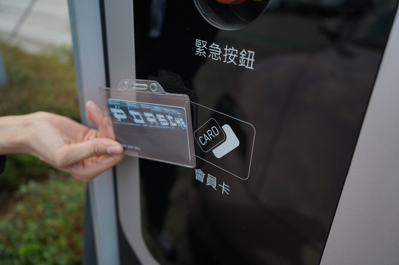 買Taycan的好處是它的800V快充帶來更快的充電效率,購車還能享有前兩年的免費快充服務