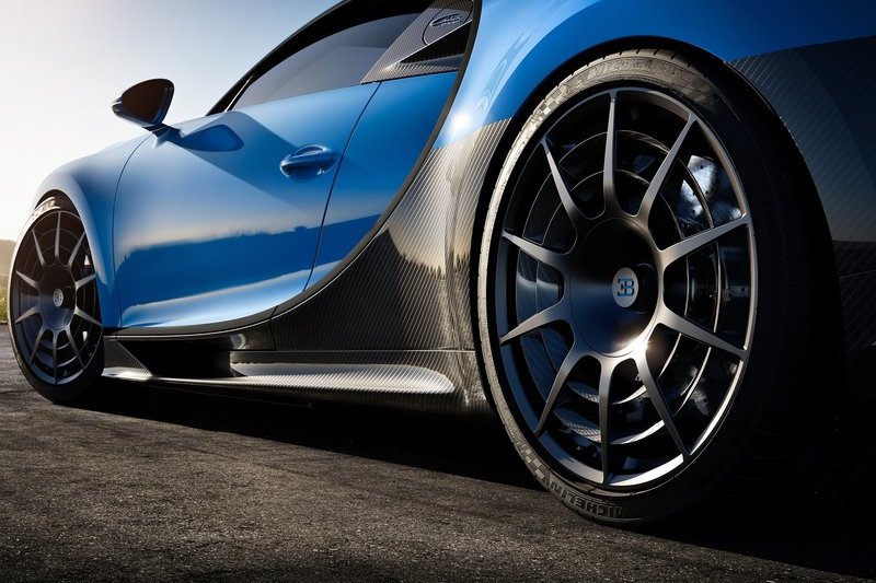 Chiron Pur Sport因Michelin Pilot Sport Cup 2 R後輪會在行駛約4,000公里後產生裂痕而召回。