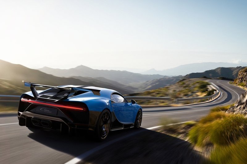 Bugatti建議行駛里程已有3,000公里或1.5年請更換後輪，而里程已達4,000公里則不要再開。