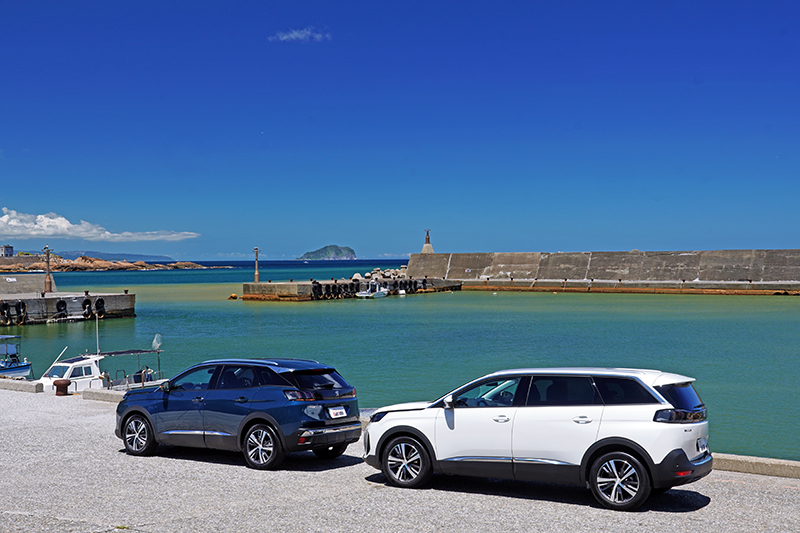 這年頭購車時的動力系統選項變得極其精彩豐富,但1.5L BlueHDi柴油引擎兼容了汽油車便利、油電車節能以及豐沛扭力輸出,依舊是相當討喜的選擇。