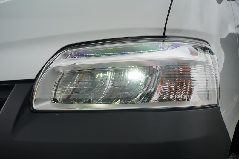 頭燈、日行燈、尾燈皆已LED化,對一部定位在50萬左右的輕型商車來說算是相當突破性的改變