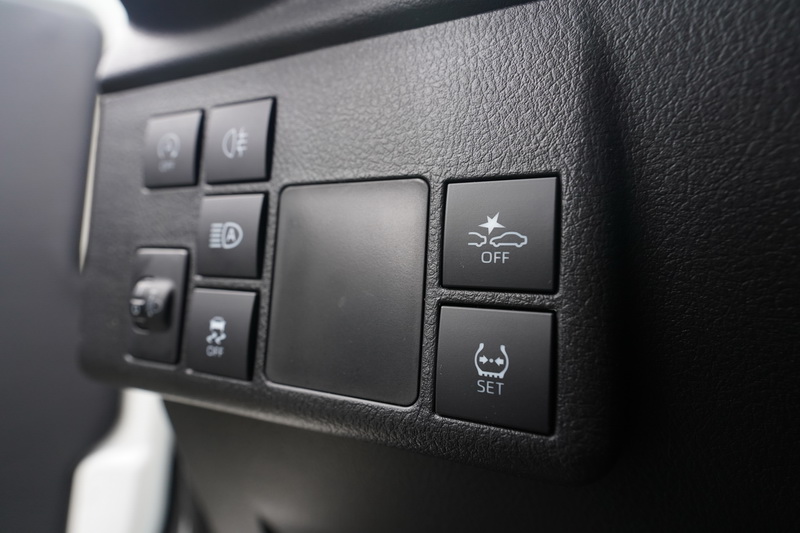 TSS主動安全系統包含PCS預警式防護、LDA車道偏離警示、AHB智慧型遠光燈等,都是減少駕車負擔的貼心配備