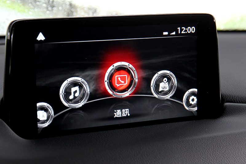 可惜中控螢幕依舊為8吋規格,但介面搭配控制旋鈕還是非常直覺好用。