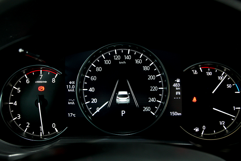 7吋數位儀表沒有絢麗介面,但還是可以清楚提供各項資訊。