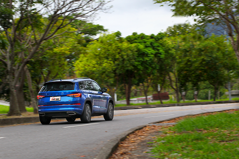 於舒適模式下Kodiaq RS非常舒適,但在Sport模式作動稍加硬朗的懸吊則可協助快速通過彎角。