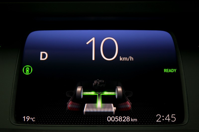 在市區FIT e:HEV可純粹以電動馬達行駛,30km/h以下多數時刻引擎甚至無需作動。