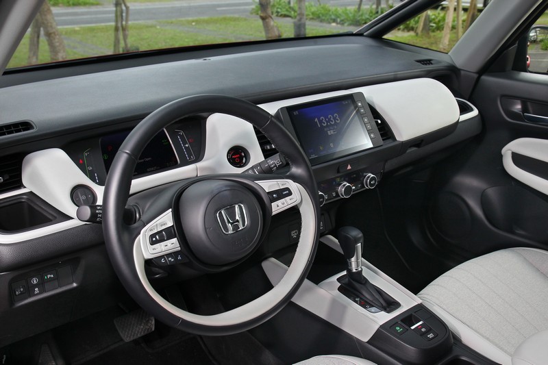 大面積軟質膠料設定,提供與視覺質感同等美妙的實際觸感。