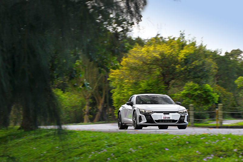 試駕前已預期到RS e-tron GT會很快,但沒想到實際加速真的有夠快。