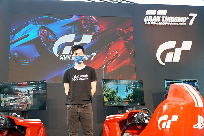 在台灣的發表會中,更邀請台灣知名賽車手陳意凡站台宣傳。