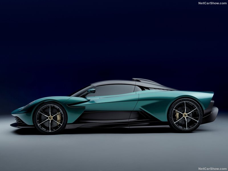 Aston Martin於2025年將推出首款電動跑車,2026年開始所有新車都會搭載電能系統。