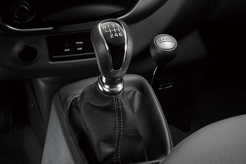 卡旺K2500並擁有同級唯一四輪傳動(註1)，專屬機械式後軸差速器鎖定所帶來的強悍穿越能力。