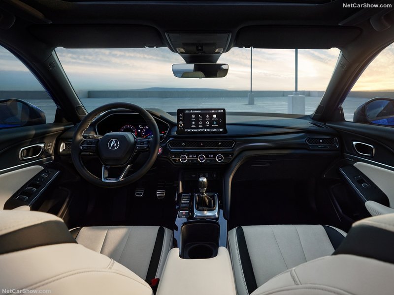 座艙格局與Civic頗為相似。