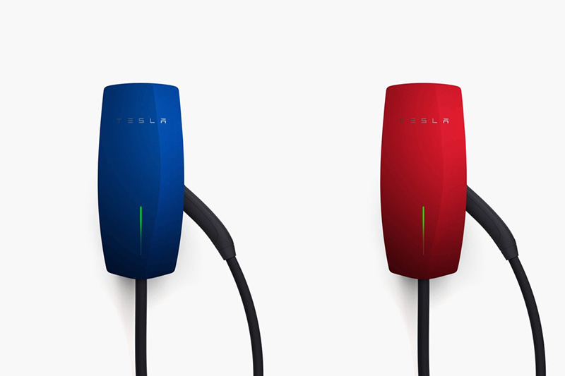 全新「第三代壁掛式充電座玻璃面板」提供亮紅、深藍、夜銀、純黑等顏色選項,可搭配 Tesla 車輛車色或依車主喜好自由替換。