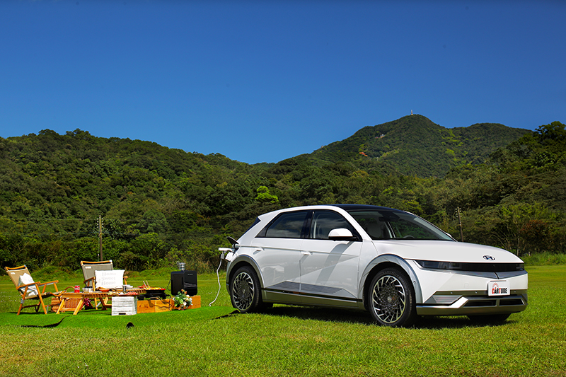 Ioniq 5具有V2L外接供電功能,在戶外能烹飪食物或使用電器產品。