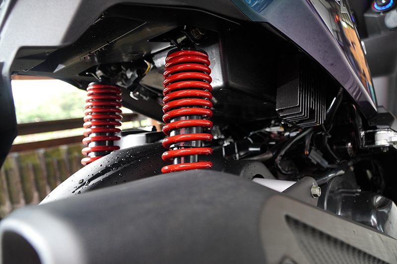 五段可調後避震器,讓車主可依據喜好調整軟硬。