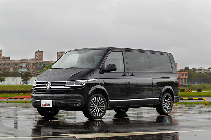 Multivan LWB車長來到5,304mm,軸距也增加到3,400mm。