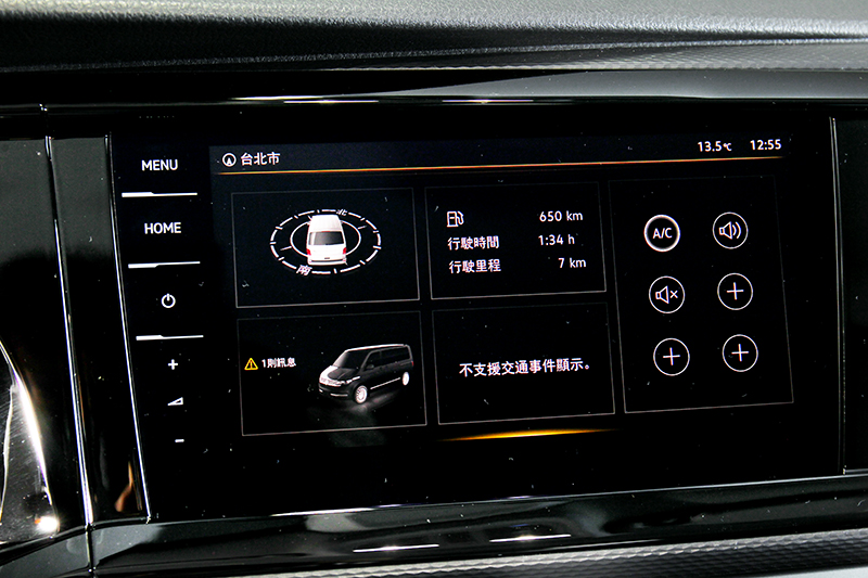 9.2吋中控螢幕具有手勢與Apple CarPlay/Android Auto連接功能。