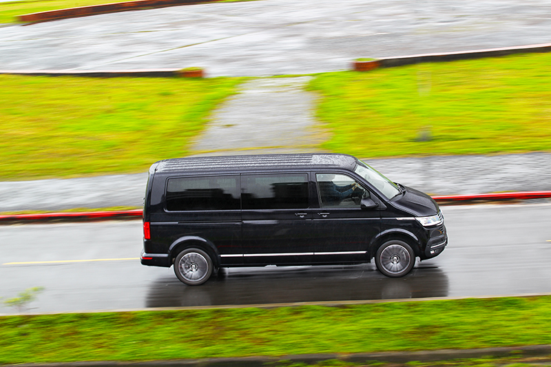 雖沒有DCC動態懸吊控制，但卻不減乘坐舒適性。