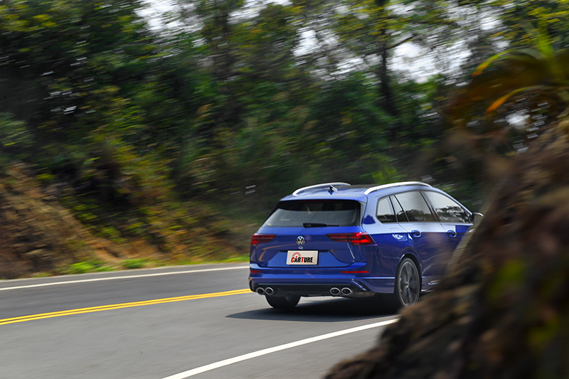 Golf R Variant因尺碼較Golf長,因此面對刁鑽彎會有車尾慢半拍感受。