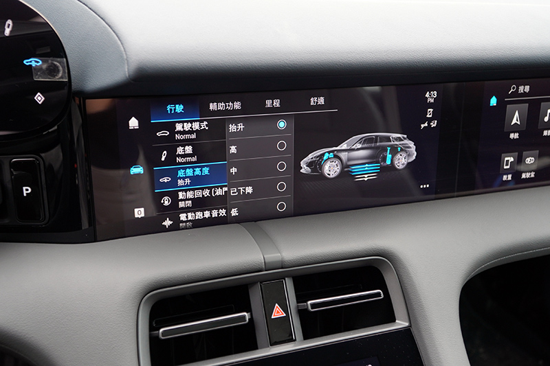 Taycan Cross Turismo同樣配有氣壓式懸吊,具有抬升功能,升至最高段,底盤離地高可達17.6公分。