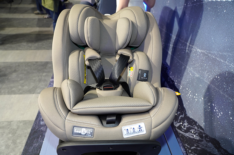 五層防護搭配航太級吸震材質,打造全台最高安全規格的汽車座椅。
