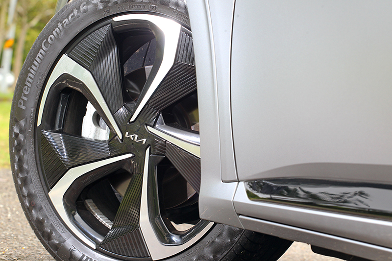 EV6 GT-Line e-AWD增程版圈胎規格為255/45 R20。