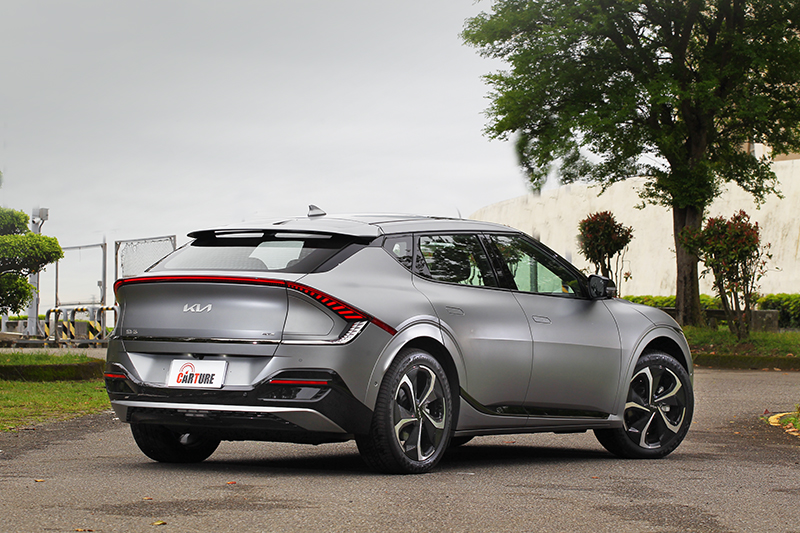 除了車頭EV6車尾也相當吸睛。
