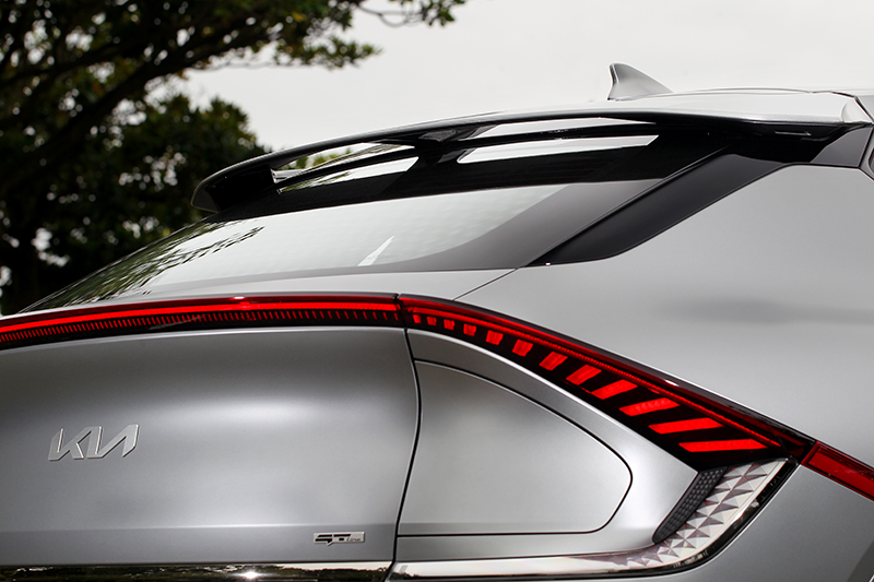 流體空力尾翼讓EV6無需配備後雨刷。