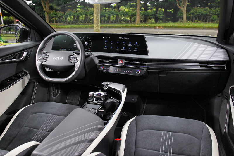 EV6座艙在未來科技與傳統取得完美平衡。