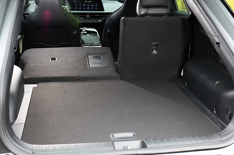 行李廂具有520~1,300公升容積。