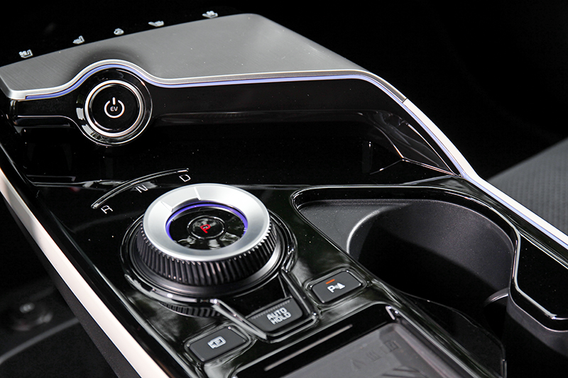 旋鈕式排檔於視覺和操作都帶來正面感受。